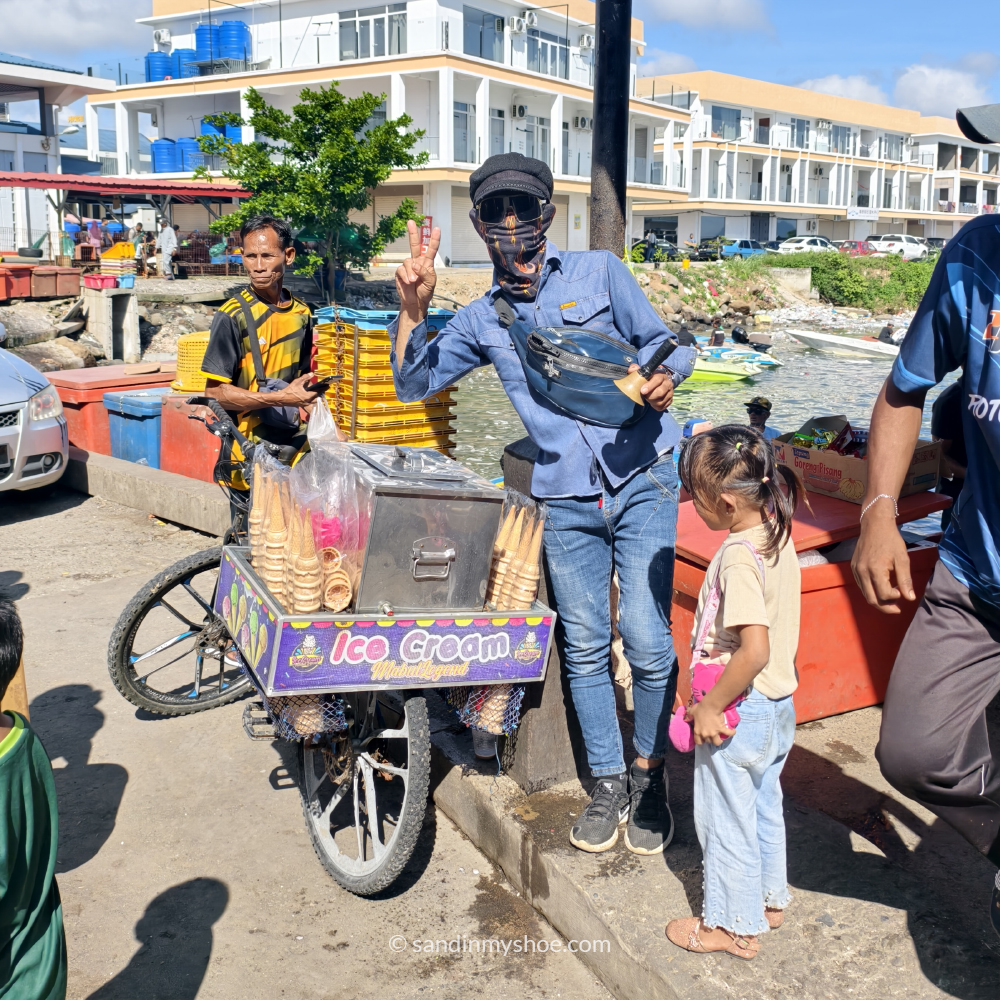 Man selling ice cream at the harbour in Semporna.