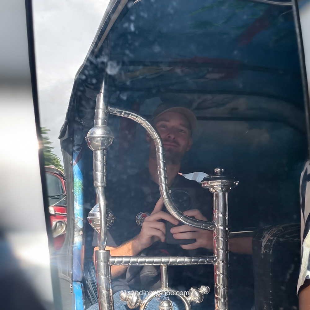 Petteri sitting in the back of a tuk‑tuk in Colombo while moving between sights on a one‑day itinerary.